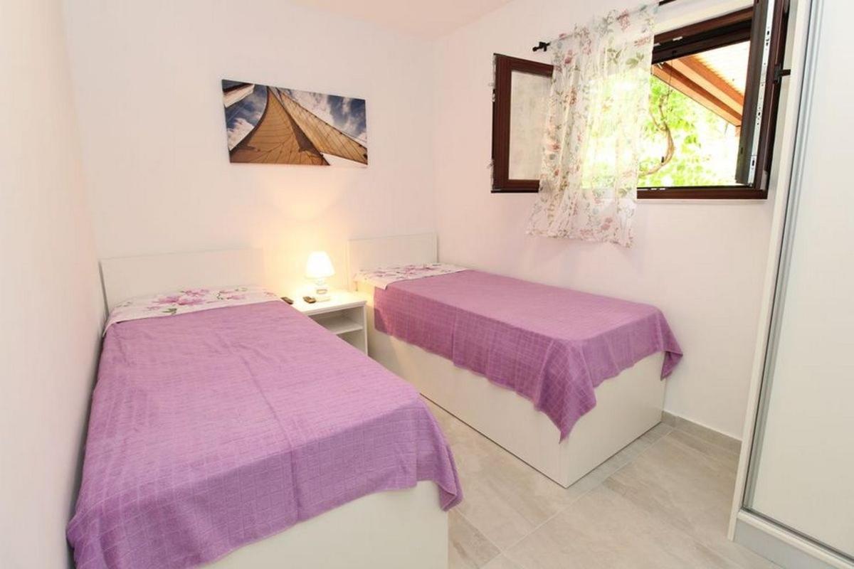 Apartments By The Sea Mandre, Pag - 6284 Kolan Exterior foto